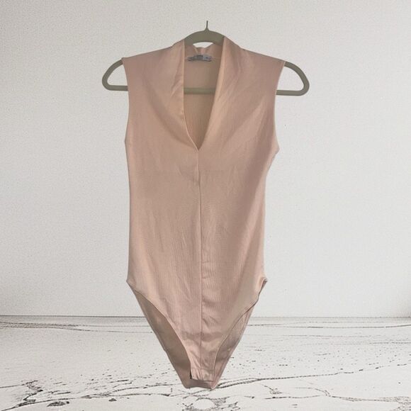 ✨Zara V-Neck Sleeveless Light Pink/Nude Sz Small Bodysuit✨ - Picture 5 of 7